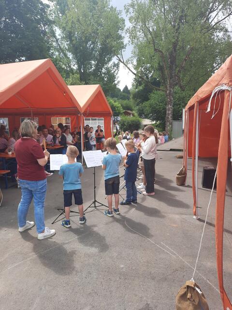 Die Musikalischen Früherziehung, sowie die Flötenkinder des MV Ohrnberg unterhalten die Gäste.
 | Foto: privat