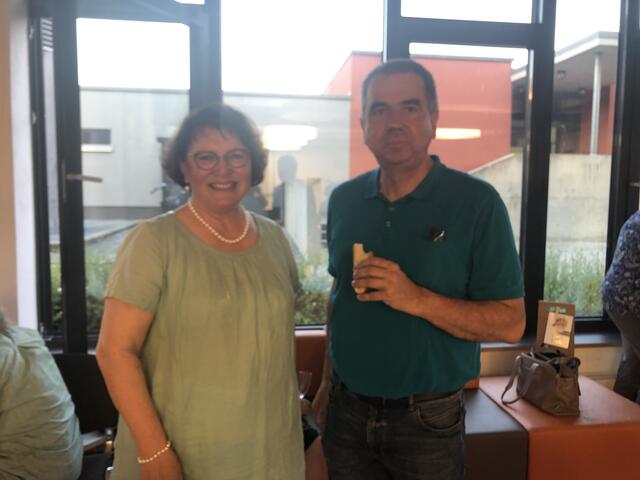 Carmen Sente-Oesterle und Dirigent Gerd Sommer bei seiner Abschiedsfeier  | Foto: Walter Happold