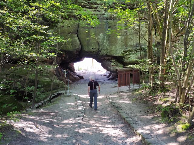 Hier sind wir schon am Kuhstall angelangt, einem großen Felsentor.  | Foto: sigischlottke