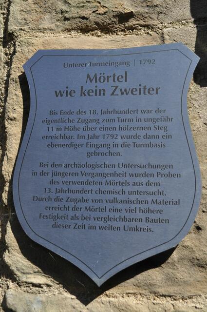 Schild am Bergfried. | Foto: Daniela Somers