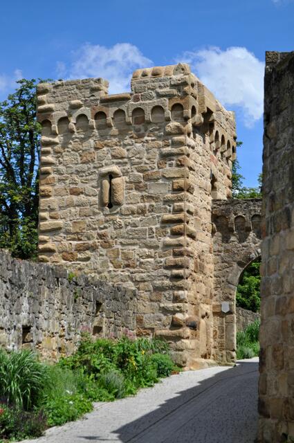 Das zweite Tor wurde durch Otto I. um 1436 errichtet. Flankiert wird es von einem Wehrturm. | Foto: Daniela Somers