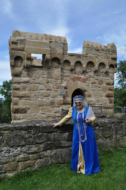 Die Gräfin erklärt uns die Burg | Foto: Daniela Somers