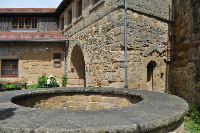  Regenwasserzisterne aus der Mitte des 13. Jahrhunderts. Sie ist 10 m tief. | Foto: Daniela Somers