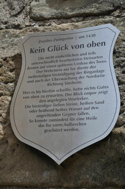 Schön gestaltete und informative Tafeln sind überall auf dem Gelände. | Foto: Daniela Somers