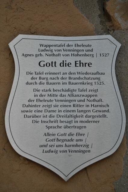 Tafel zum Wappenstein. | Foto: Daniela Somers