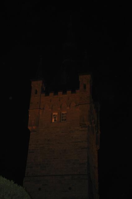 Auch der Blaue Turm ist beleuchtet. Aber meine Kamera kann es leider nicht gut einfangen. | Foto: Daniela Somers