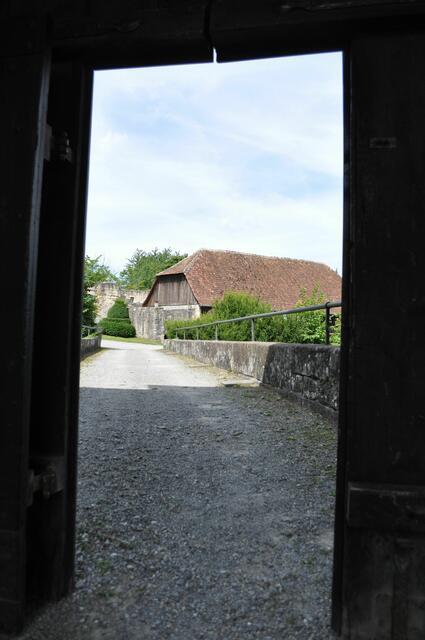 Blick von der Hauptburg über die Brücke zur Vorburg | Foto: Daniela Somers