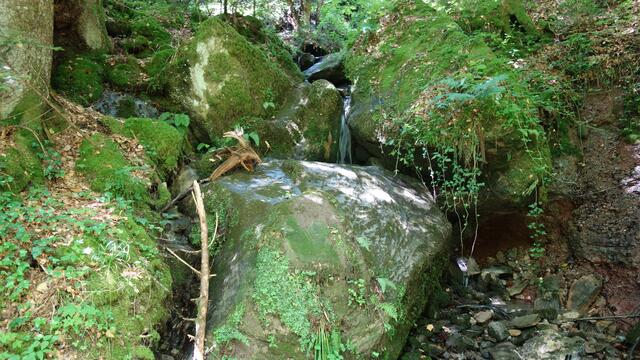 Unterwegs ein kleiner Wasserfall. | Foto: Isolde Reitz