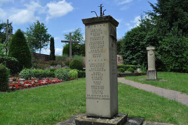 Gedenksäule für die Gefallenen des ersten Weltkriegs. | Foto: Daniela Somers