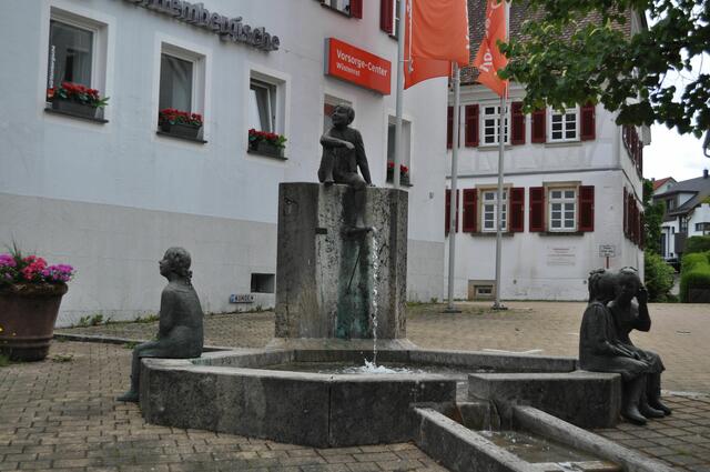 Brunnen vor dem ehemaligen Gasthaus Löwen und dem alten Rathaus. | Foto: Daniela Somers