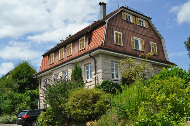 Ehemalige Villa Rettich (Gemeindepfleger Carl Friedrich Rettich) von 1926. Gebäude mit Krüppel-Mansarddach. | Foto: Daniela Somers