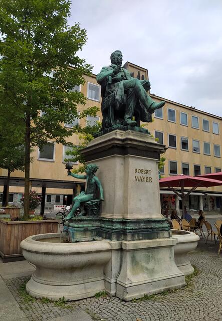 Robert Mayer ist eine dieser Persönlichkeiten. Sein Denkmal steht auf dem Marktplatz.  | Foto: sigischlottke