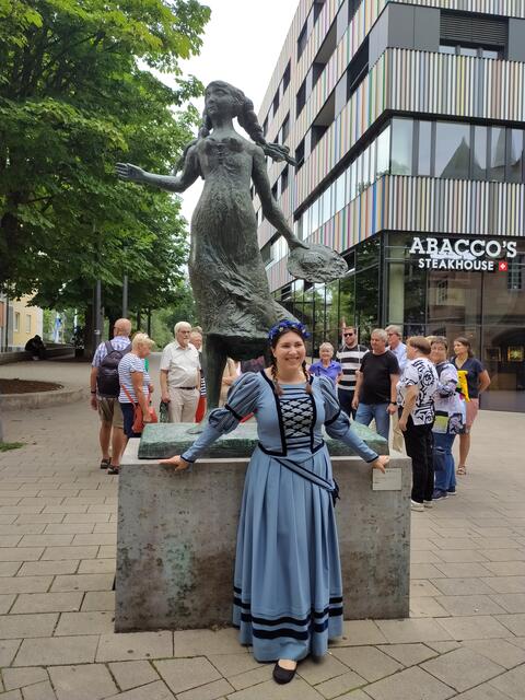 So schön, dass wir das Käthchen zufällig getroffen haben. Ein Fotoshooting vor dem Käthchen-Brunnen musste sein.  | Foto: sigischlottke