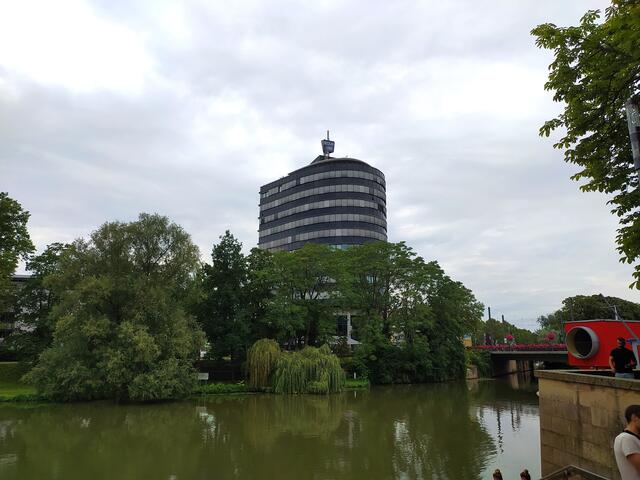 Blick auf den Neckarturm und das Tinyhouse | Foto: sigischlottke