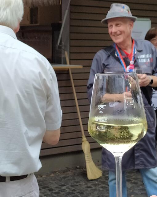 Das war eine tolle Tour mit Hausmeischder Gscheidle 😀. Sehr spannend, informativ, unterhaltsam und amüsant. 
Zum Abschluss einen köstlichen gekühlten Riesling - schöner kann diese Tour nicht ausklingen.  | Foto: sigischlottke