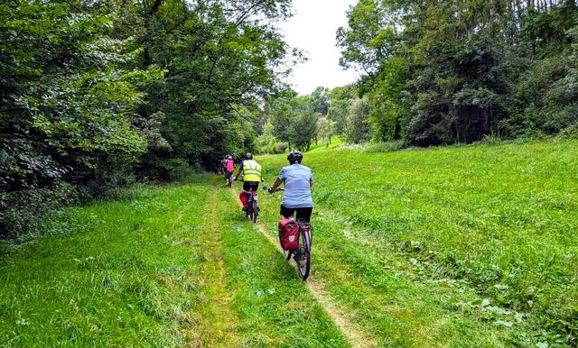 Fahrt auf urwüchsigen Wiesenpfaden der romantischen Metter entlang nach Kleinsachsenheim. | Foto: Isolde Reitz