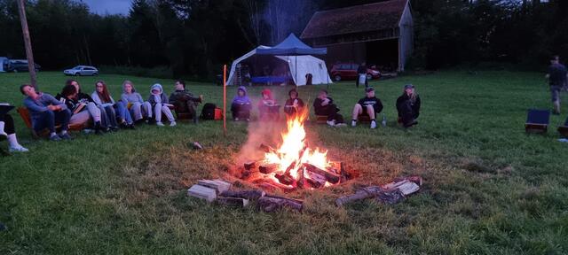 Abends am Lagerfeuer | Foto: Fototeam des Zeltlagers