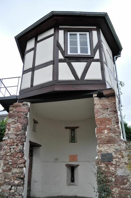 Man sieht es ist ein alter Wehrturm.  | Foto: Daniela Somers