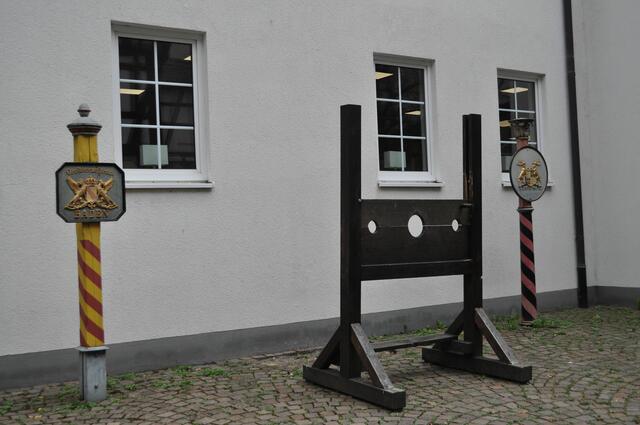 Innenhof altes Hospital. Links badischer Grenzpfosten. | Foto: Daniela Somers
