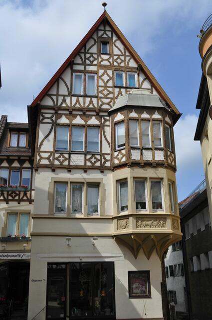Dieses schöne Fachwerkhaus wurde um 1900 errichtet. Besitzer war ein Metzgermeister. Über dem massiv errichteten Erdgeschoss und 1. Geschoss wurde dann mit Fachwerk weitergebaut.  | Foto: Daniela Somers