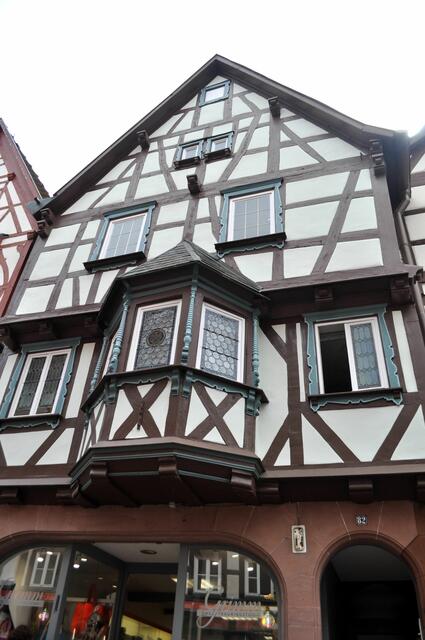 Die Fenster sind neuerem Datums, passen aber hervorragend zum Haus. | Foto: Daniela Somers