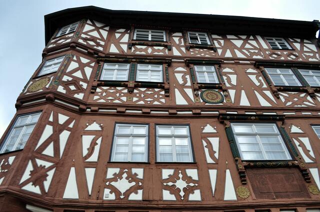 Palm´sche Haus. So eine Prachtentfaltung der Spätrenaissance sieht man selten. Das ganze Gebäude ist voll von Schnitzereien und Bemalungen. | Foto: Daniela Somers