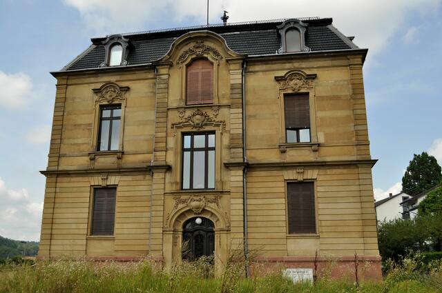 Villa Hübner. Auf dem Parkplatz daneben habe ich geparkt. Und jetzt gehts zur letzten Etappe des heutigen Tages. | Foto: Daniela Somers
