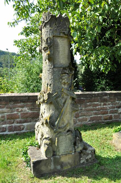 Verschiedene historische Grabsteine und Epitaphe | Foto: Daniela Somers