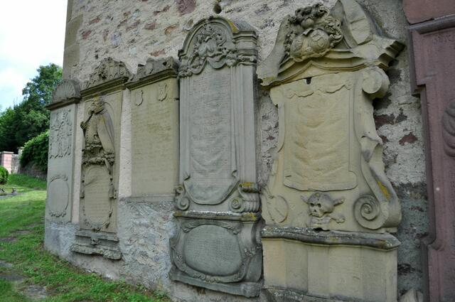 Verschiedene historische Grabsteine und Epitaphe | Foto: Daniela Somers