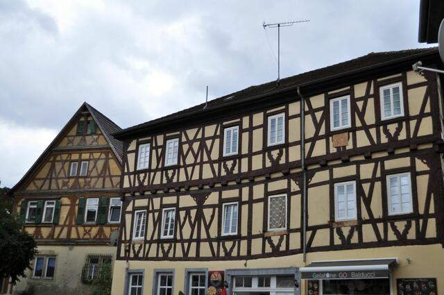 Gasthaus „Zum Löwen“ Errichtet vor 1700. Heute ist dort eine beliebte Eisdiele. Als ich dort war, war die Schlange lang fürs Eis holen. | Foto: Daniela Somers