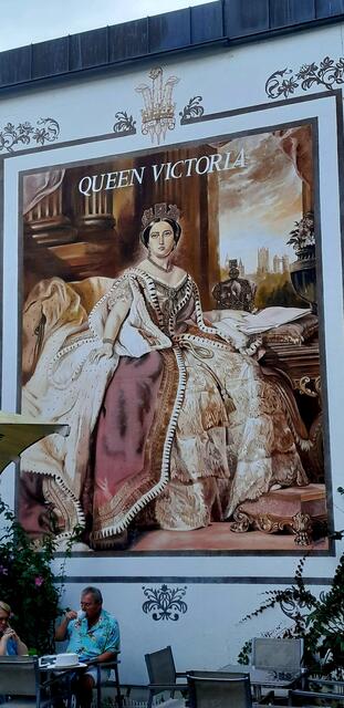 Queen Viktoria, der Legende nach auf einem englischen Schiff in Eberbach geboren. | Foto: WandernGabyErich