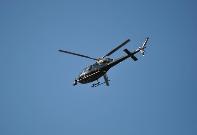 Auch ein Hubschrauber ist am Himmel | Foto: Daniela Somers
