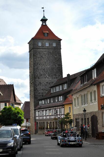 Hochwächterturm oder Lachnersturm. Auf der Strasse sind gerade ein paar Oldtimer durchgefahren. | Foto: Daniela Somers