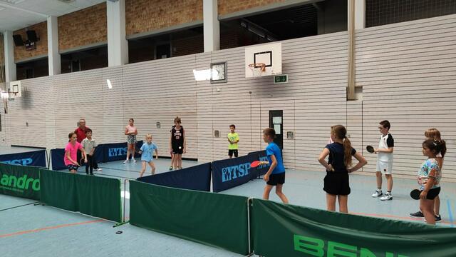 Spiel: Tischtennis-Volleyball | Foto: Andreas Marré