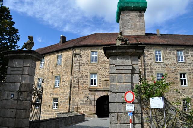Leider ist der Bergfried, der auch Männlesturm genannt wird, zur Zeit verhüllt. | Foto: Daniela Somers