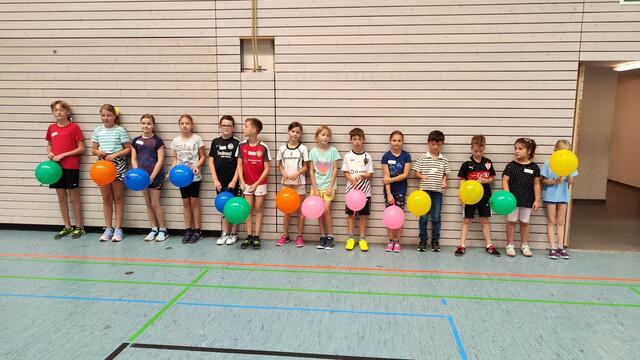 Gruppe mit Luftballons | Foto: Andreas Marré