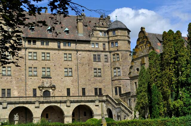 Überall im Park stehen Skulpturen. Aber zum Teil war der Park schwer zum einsehen. | Foto: Daniela Somers