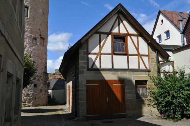Leider weiß ich nicht was das für ein niedliches Häuschen ist. Vielleicht ein ehemaliges Waschhaus? | Foto: Daniela Somers