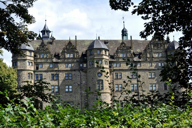 Westseite. Hier sieht man gut, dass die Türmchen unterschiedlich sind. | Foto: Daniela Somers