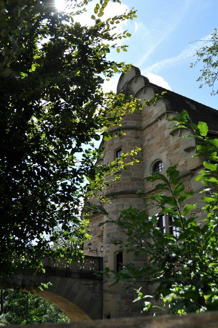 Steinbrücke vom Torhaus zu einem Teil des Schlosses. Ich glaube es ist die große Scheuer. | Foto: Daniela Somers