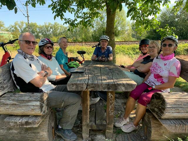 Die Radler ohne den Fotograf | Foto: E. Rosendorf