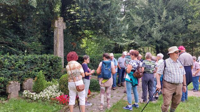 Am Soldatenfriedhof | Foto: Elfriede Baier 