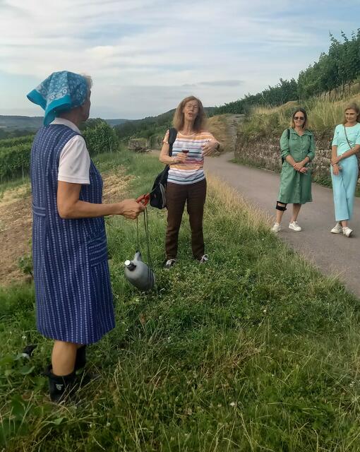 Berta mit Vater's Mostkrügle | Foto: Ursula Hamann