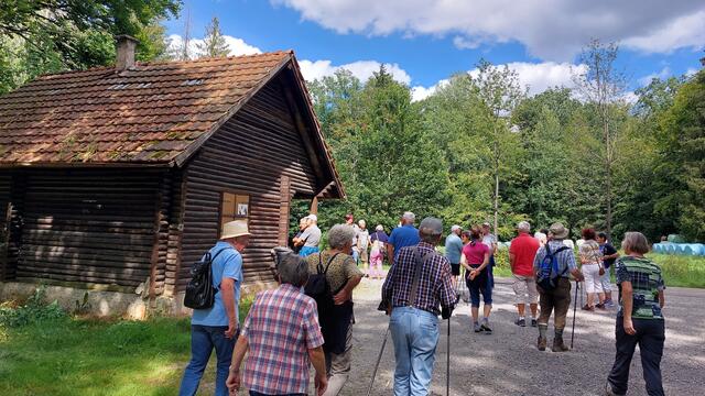 An der Schutzhütte  | Foto: Elfriede Baier 