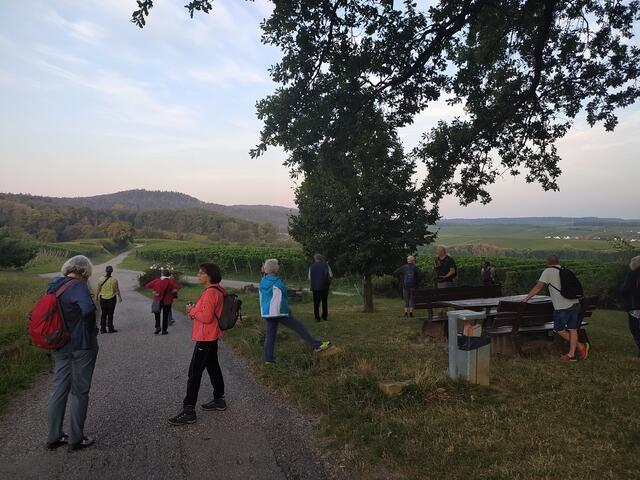 Das ist ein toller Picknickplatz mit Aussicht. Wir verweilen nur ganz kurz, denn die Mägen knurren schon und das Frühstück ruft.  | Foto: sigischlottke