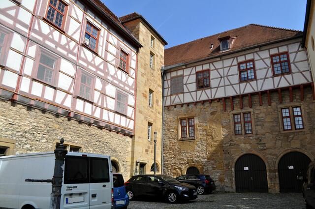 Der Prinzessinbau. Links daneben der Langbau. Der Prinzessinbau grenzt rechts direkt an die Kirche. | Foto: Daniela Somers