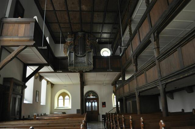 Das habe ich bisher noch in keiner Kirche gesehen. Eine dreistöckige Empore. | Foto: Daniela Somers