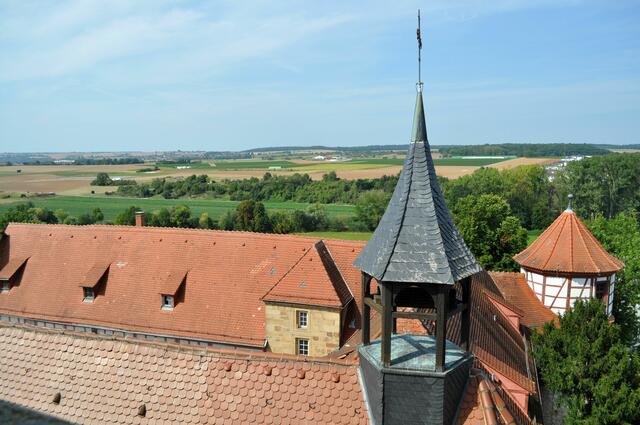 Von hier sieht man gut den Dachreiter der Kirche. | Foto: Daniela Somers