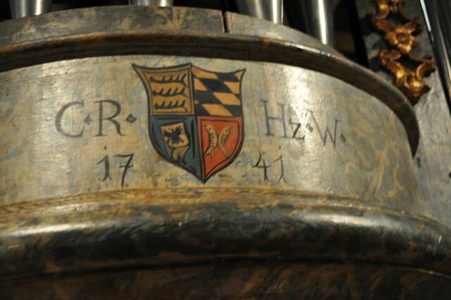 Deutlich zu lesen. 1741 wurde diese Orgel erbaut. Danach aber noch mehrfach umgebaut. | Foto: Daniela Somers