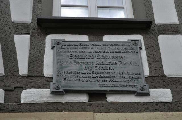 Die Gedenktafel für Luise Franckh geb. Schiller. Die Schwester des Dichters  Friedrich Schiller. Sie wurde auch in Möckmühl begraben. | Foto: Daniela Somers